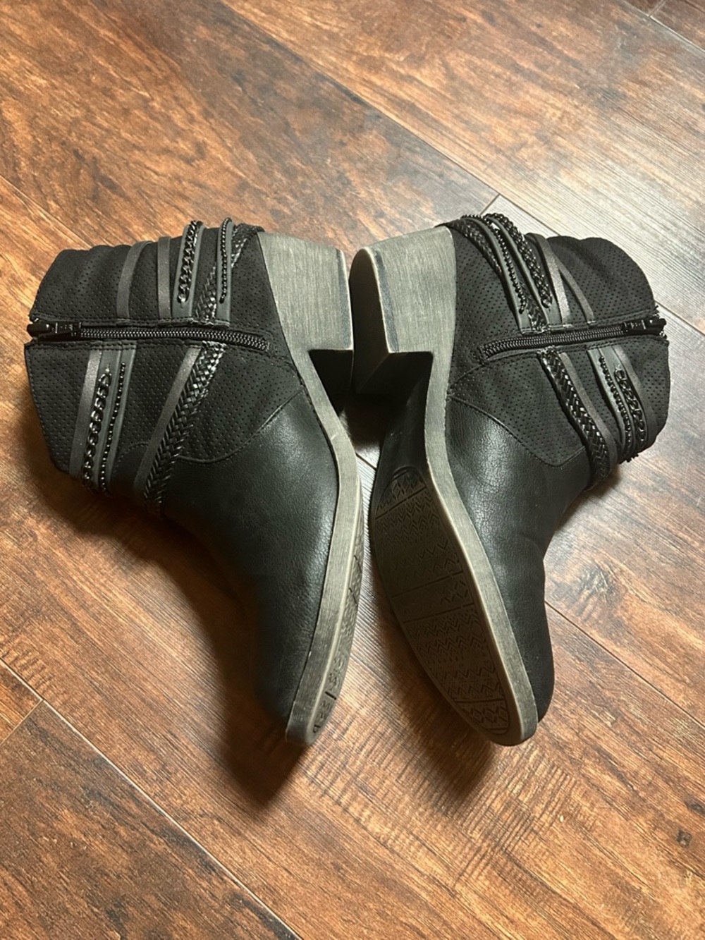 Women’s Black Ankle Boot with Decorative Straps size 9.5 - Picture 2 of 8